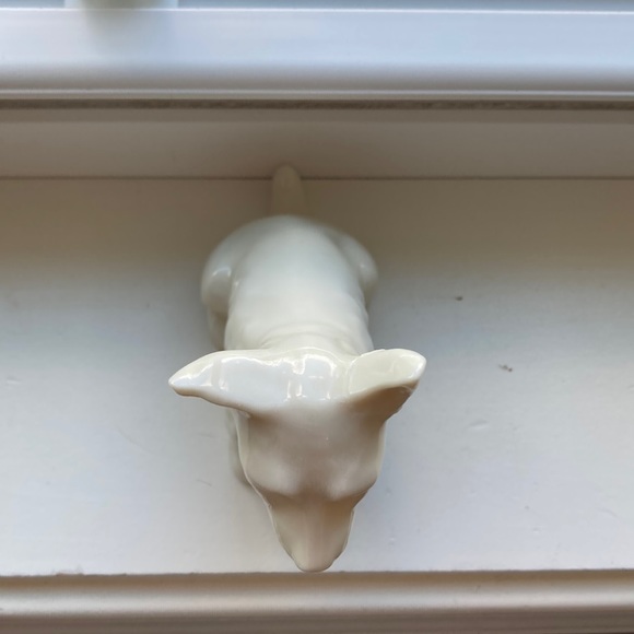 Belleek Ireland White Porcelain Dog Statue, Good condition, one ear was fixed - Picture 3 of 5